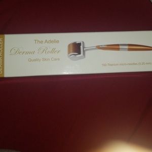 The Adelie Derma Roller